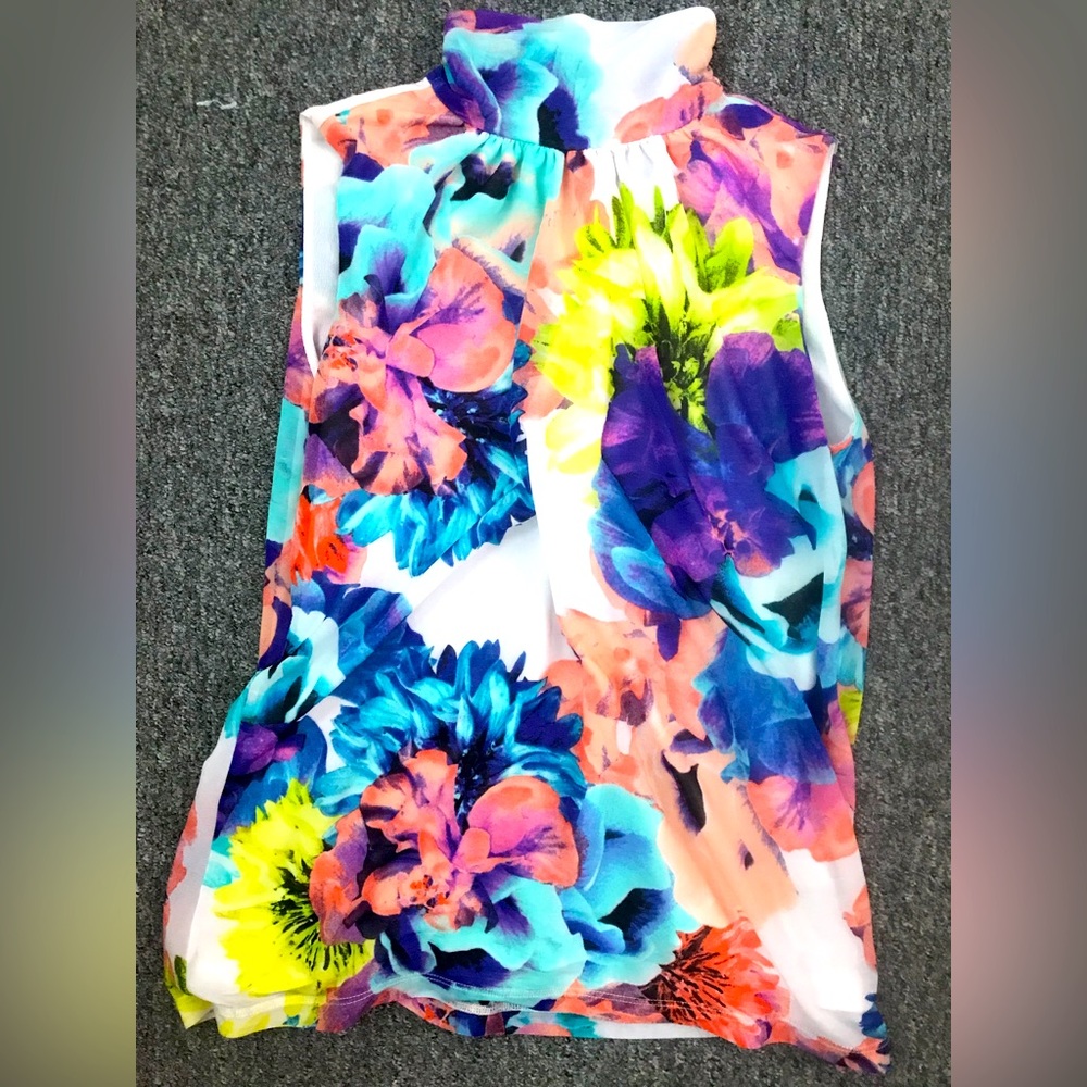 Worthington Sleeveless, Beautifully Colorful Blouse sz M